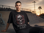 Mitternachtsrebell Oversized Streetwear T-Shirt – Lifestyle-Aufnahme
